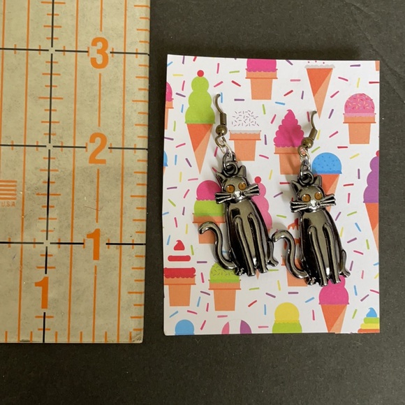 I’m a Cat Lady!! Artist made Earrings - Picture 2 of 2